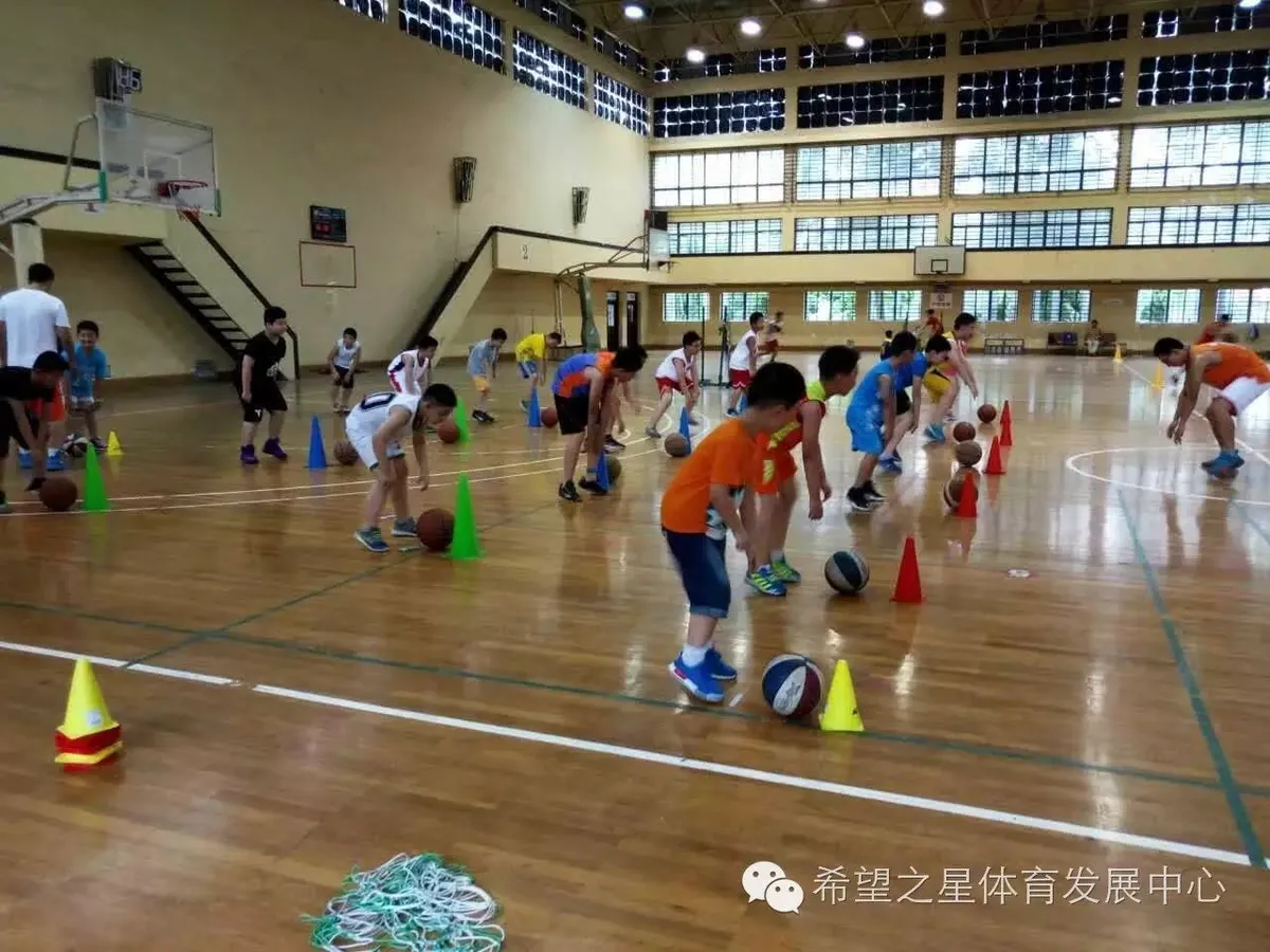 刻苦训练篮球时如何避免受伤的建议_0